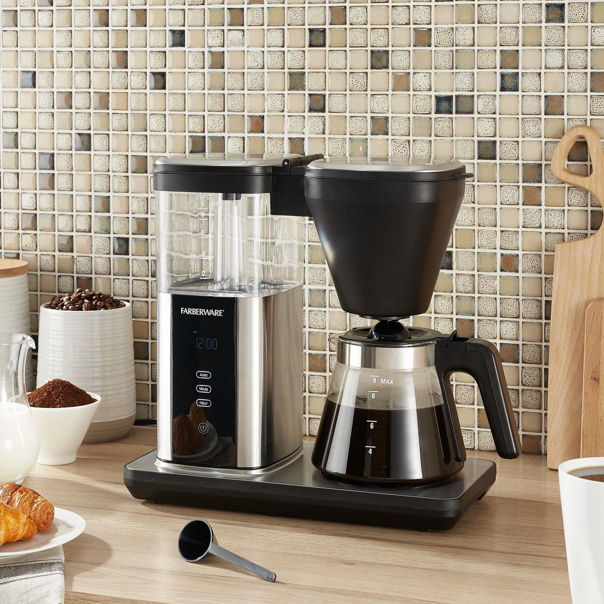 9 Cup Drip Coffee Maker 1.35 Liter Black I799