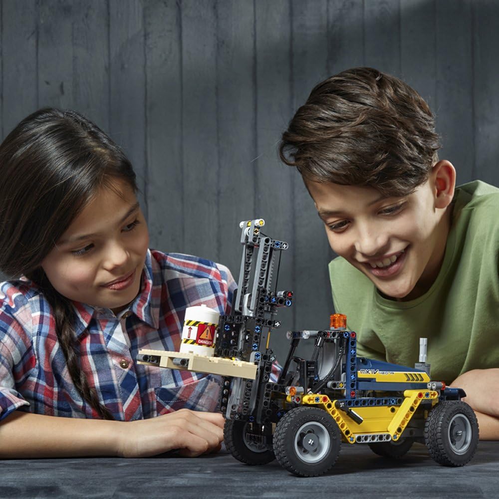 Heavy Duty Forklift Building Kit (592 Pieces) H1922