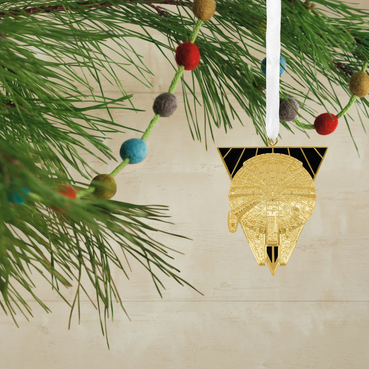 Star Wars Millennium Falcon Metal Ornament D674
